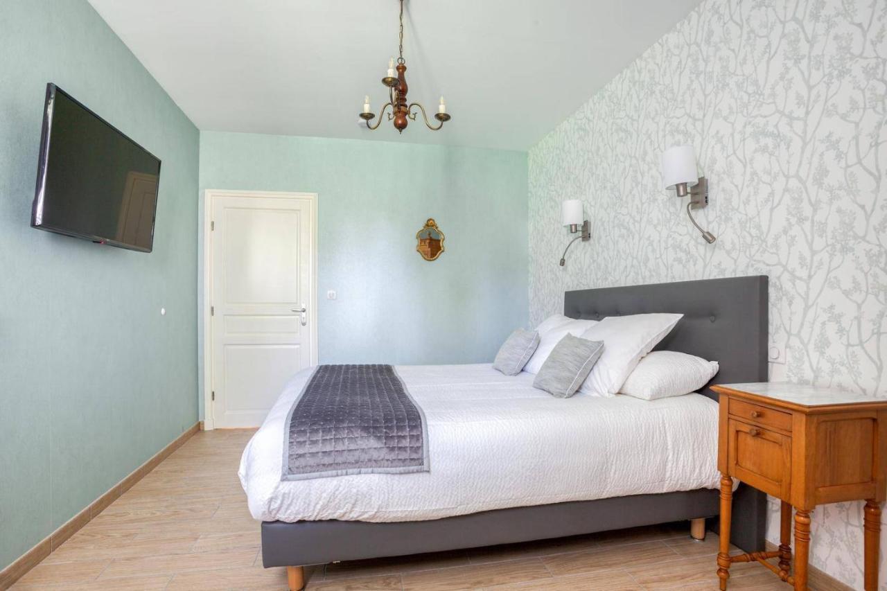 Le Clos Des Pervenches Jassans-Riottier Room photo