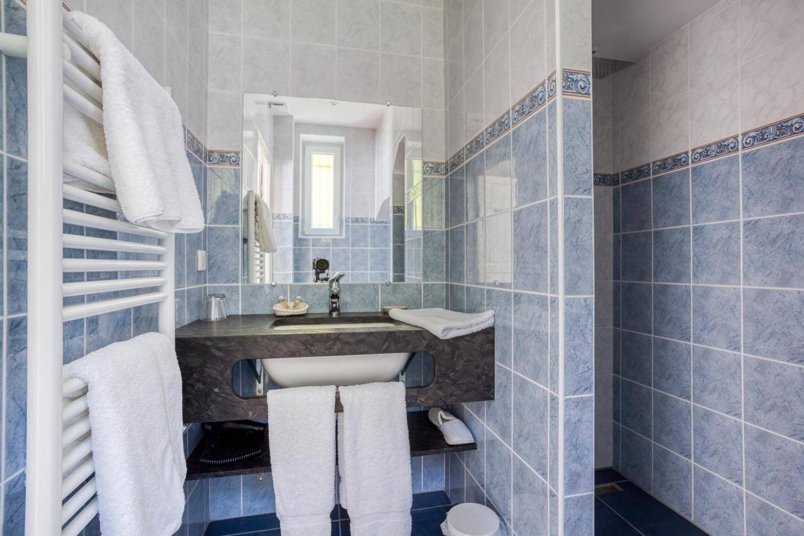 Le Clos Des Pervenches Jassans-Riottier Room photo